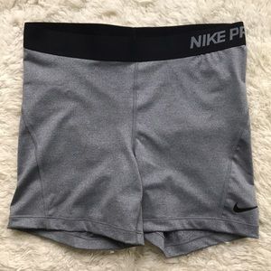 Nike Pro 5"